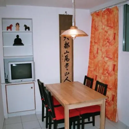 Sleeps 4 Wifi Apartment *