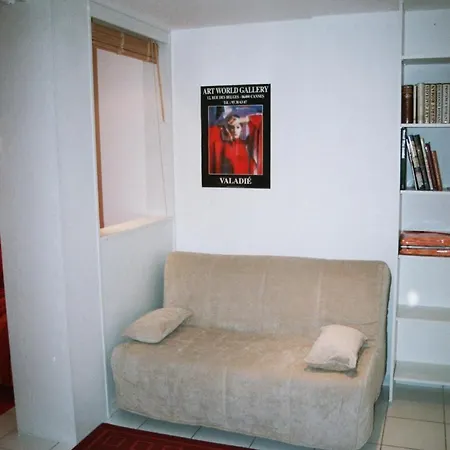 Sleeps 4 Wifi Apartment